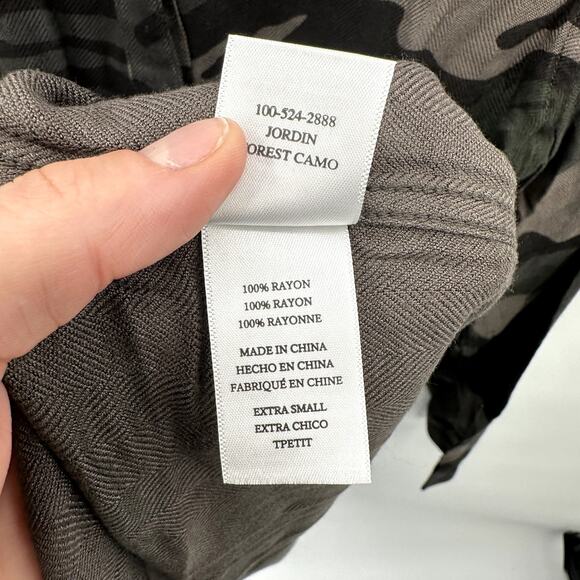 RAILS NWT Evereve Jordin Camo Button Down Rayon Shirt // XS - Picture 10 of 12